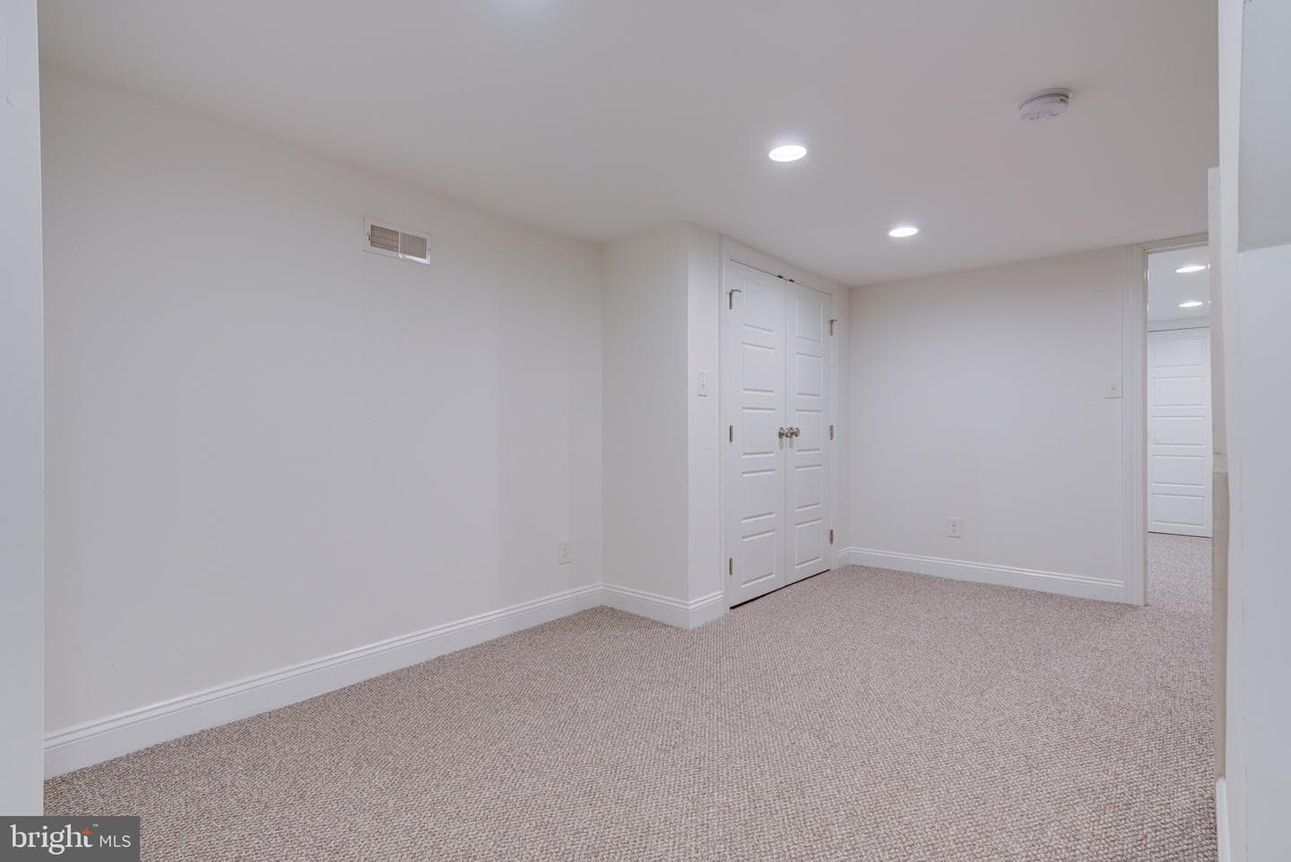 2329 E Fletcher Street photo 28