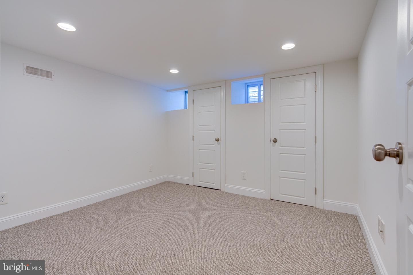 2329 E Fletcher Street photo 29