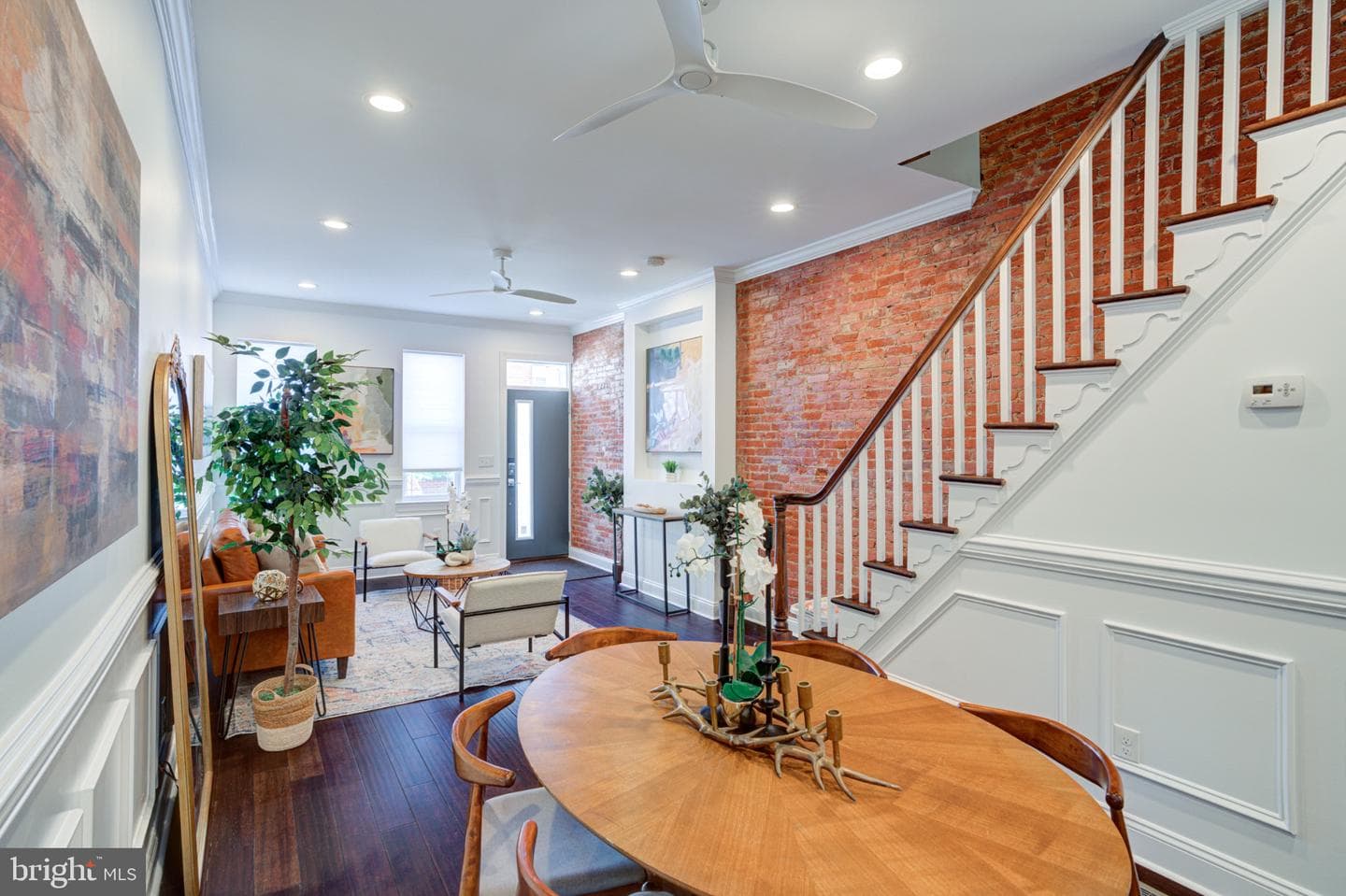2329 E Fletcher Street photo 9