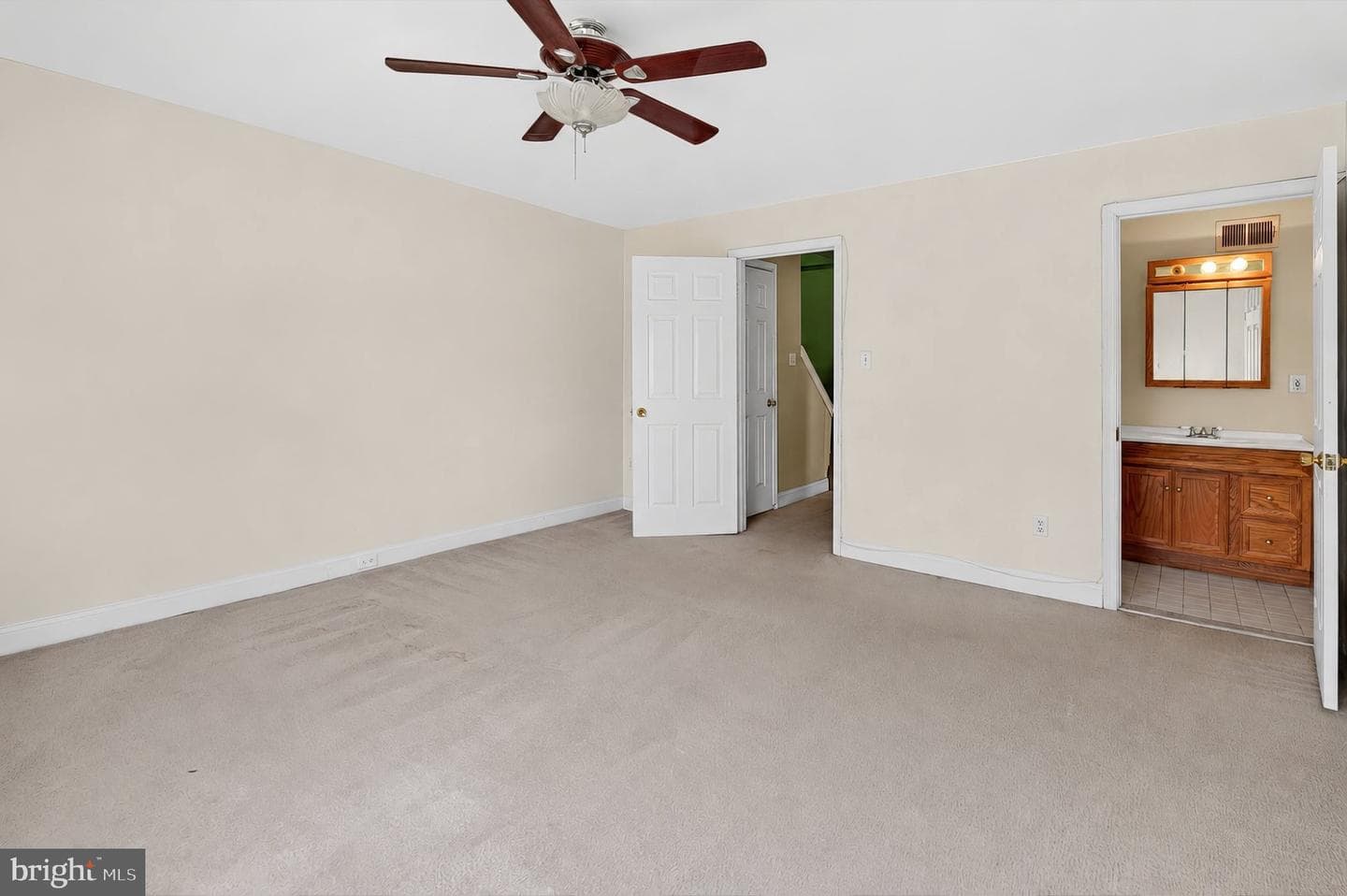 800 Unruh Avenue photo 6