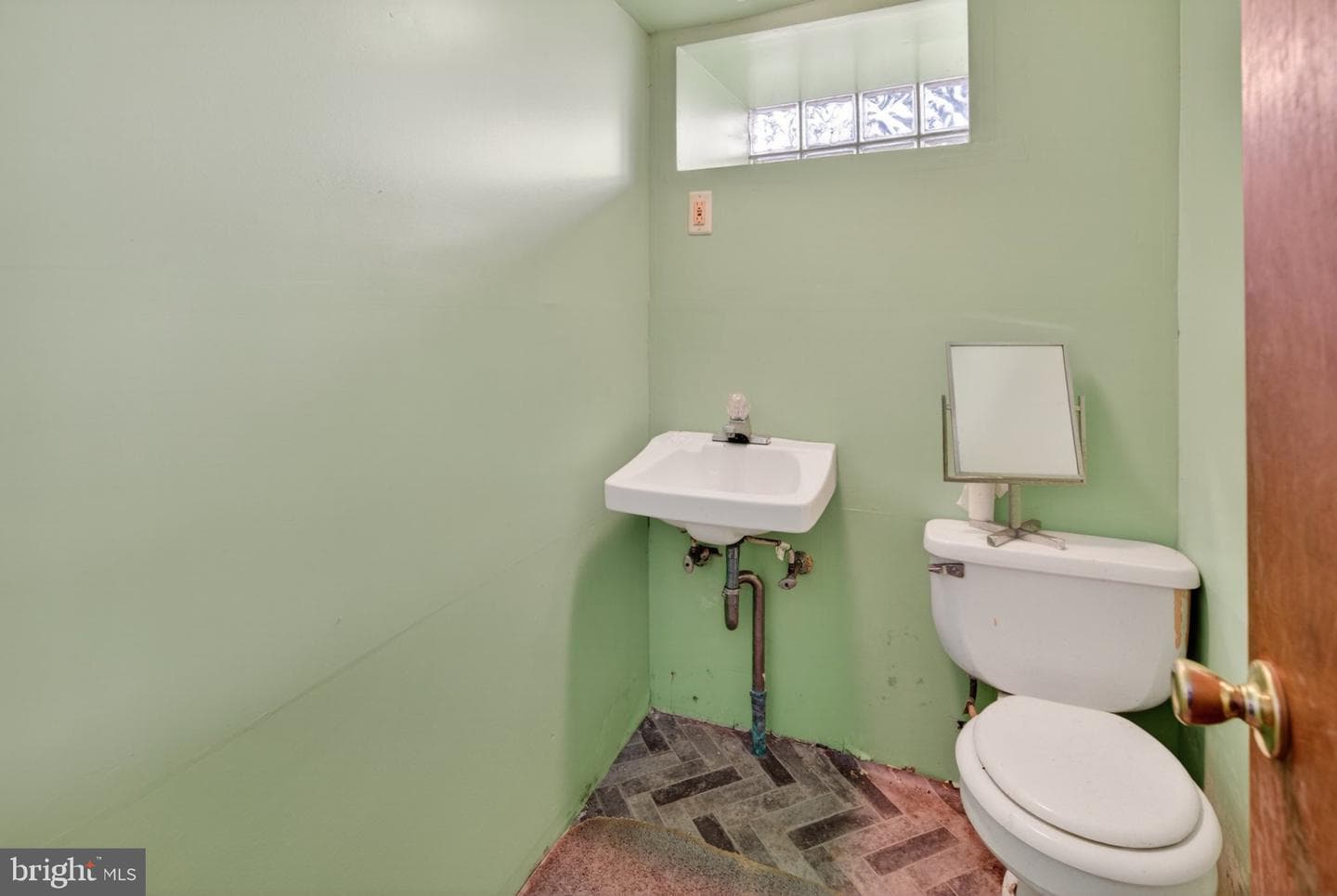 800 Unruh Avenue photo 9