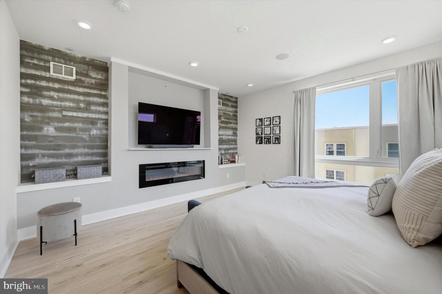 101 E Phil Ellena Street photo 7