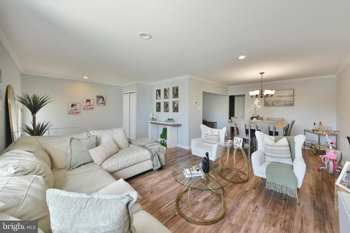 9747 Hoff Street photo 8