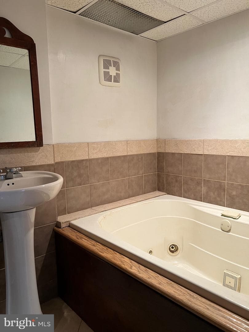 2605 E Somerset Street photo 28