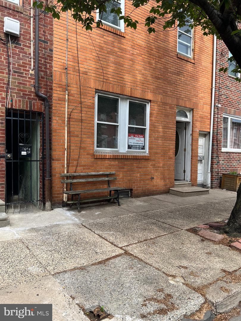 2605 E Somerset Street photo 3