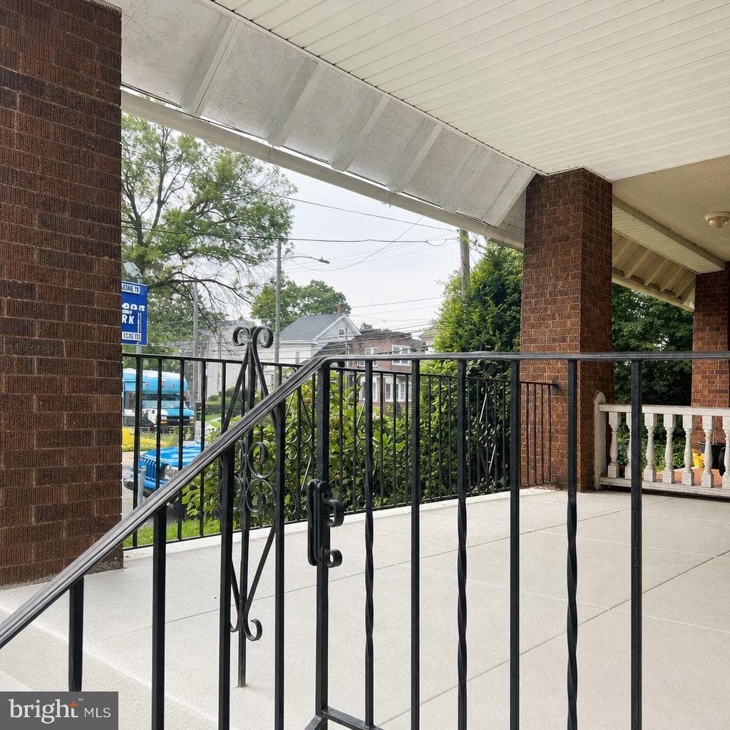 303 E Vernon Road photo 2