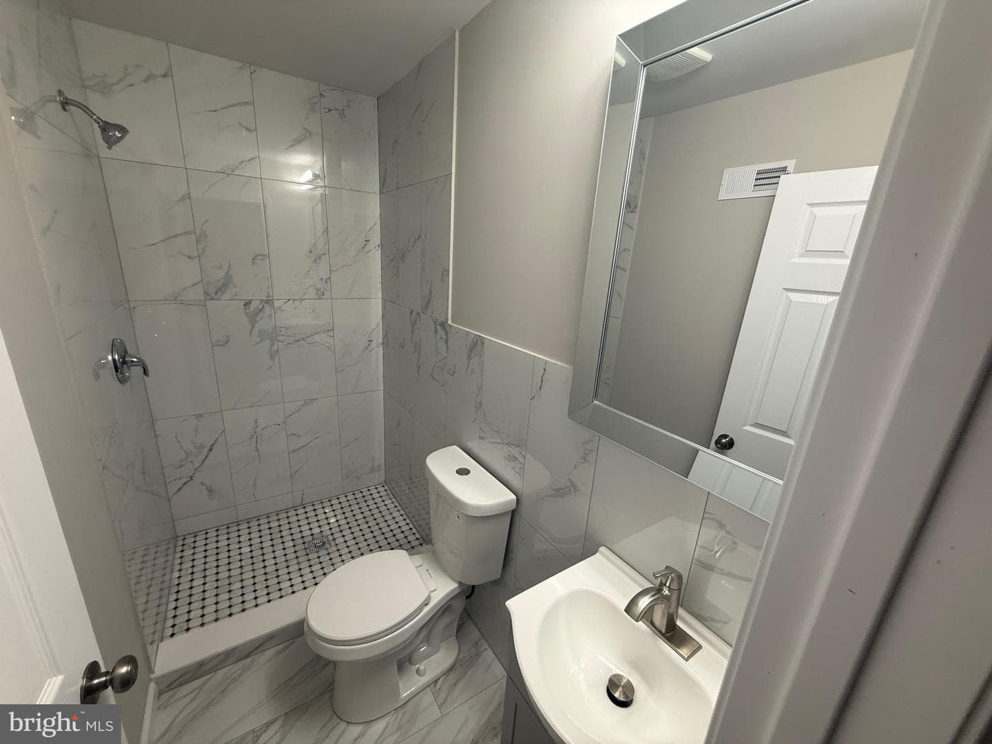 5946 N Camac Street photo 8