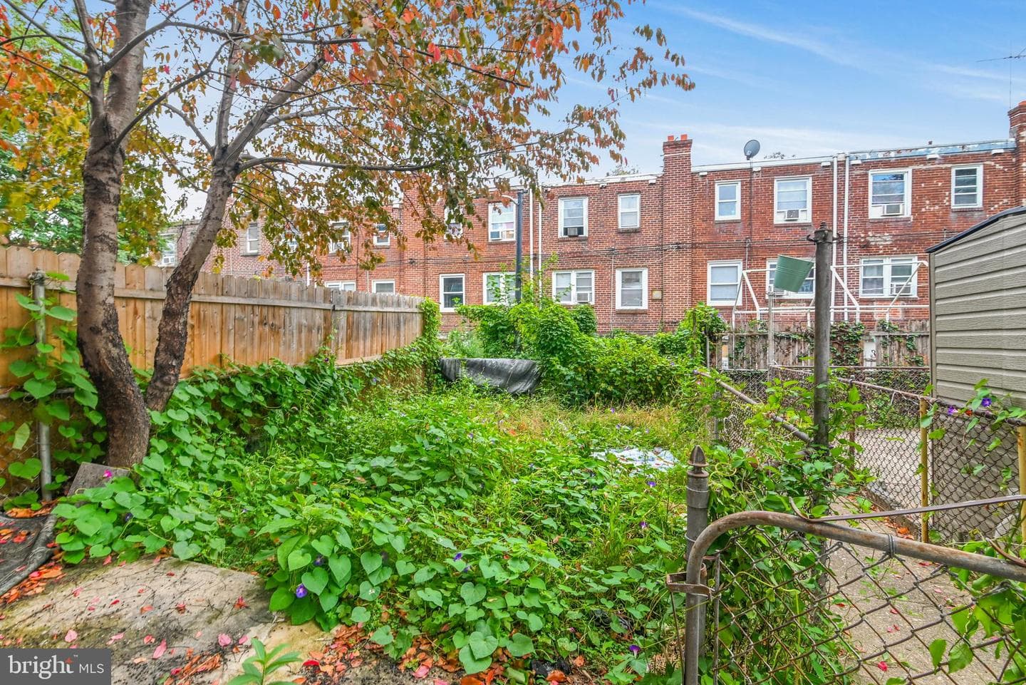 626 E Raymond Street photo 27