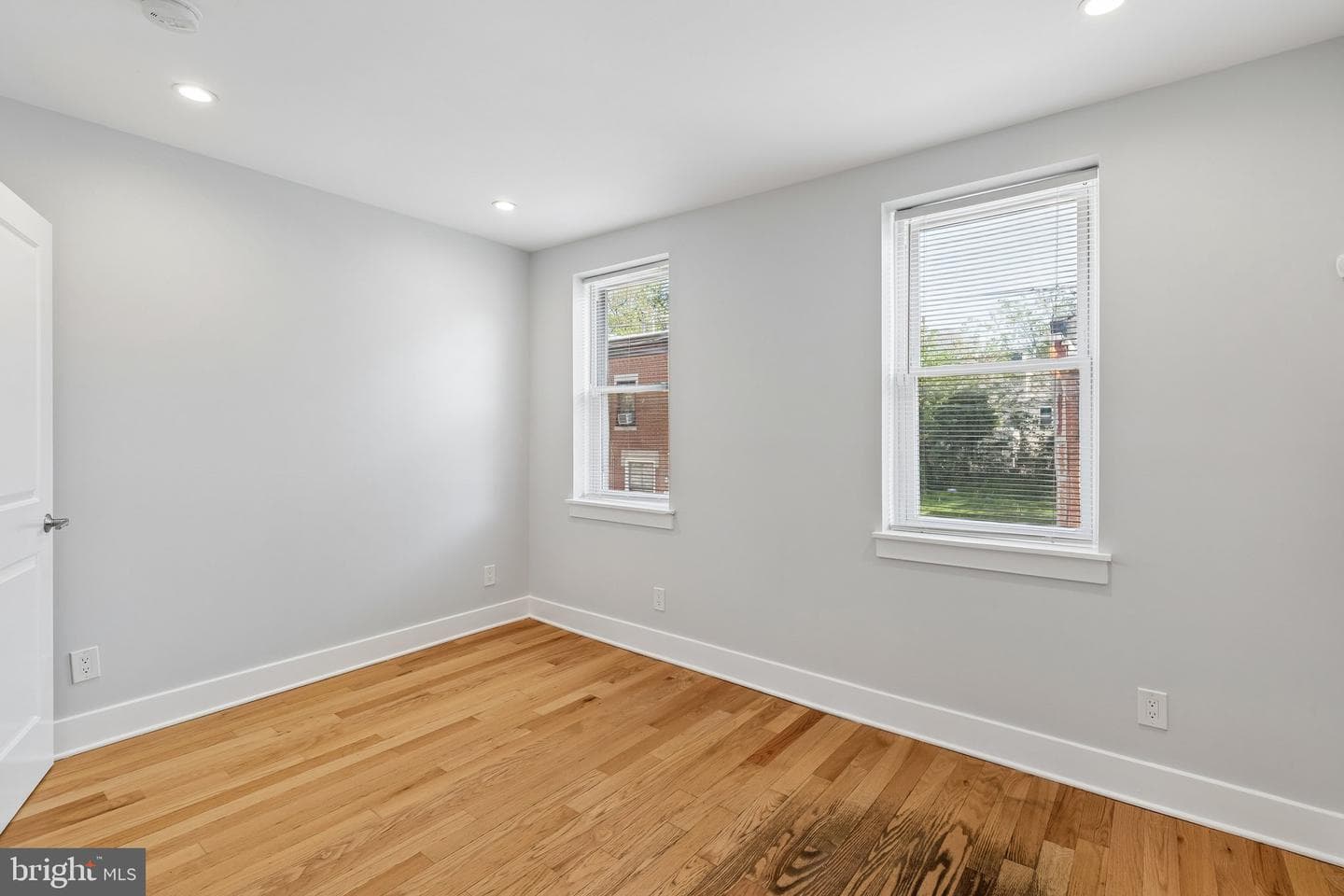 3825 Mount Vernon Street photo 17