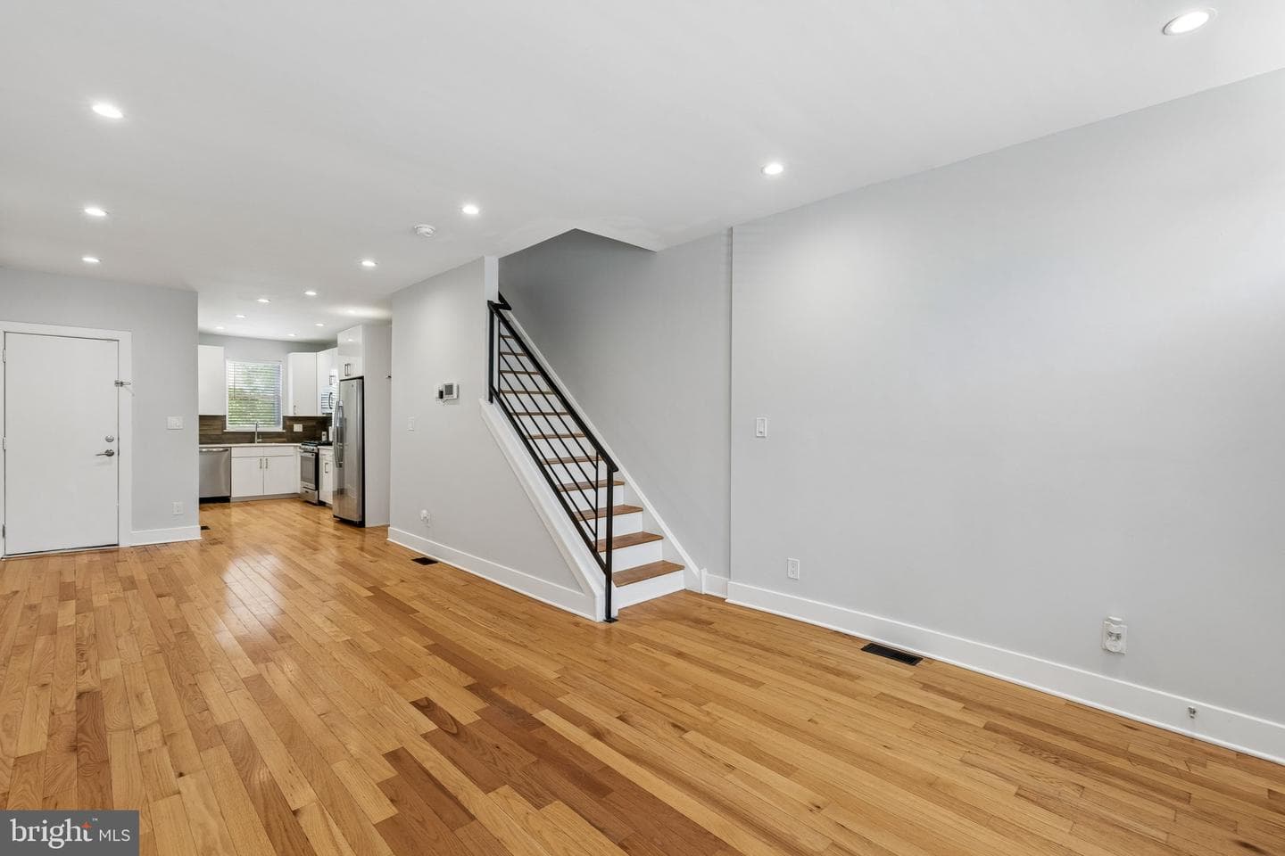3825 Mount Vernon Street photo 4