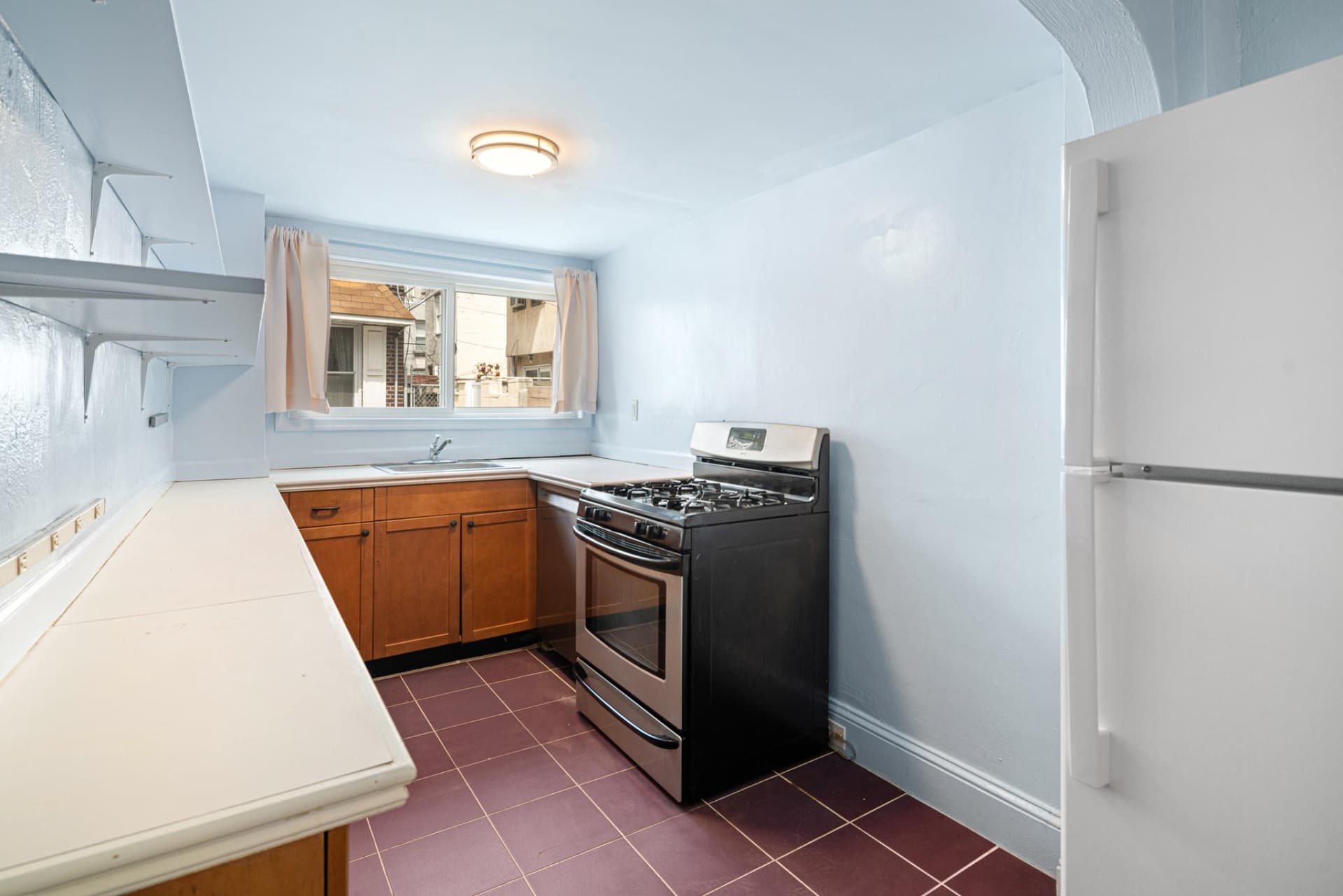 1227 S Iseminger Street photo 5