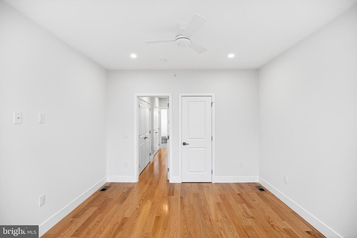 525 Sigel Street photo 10