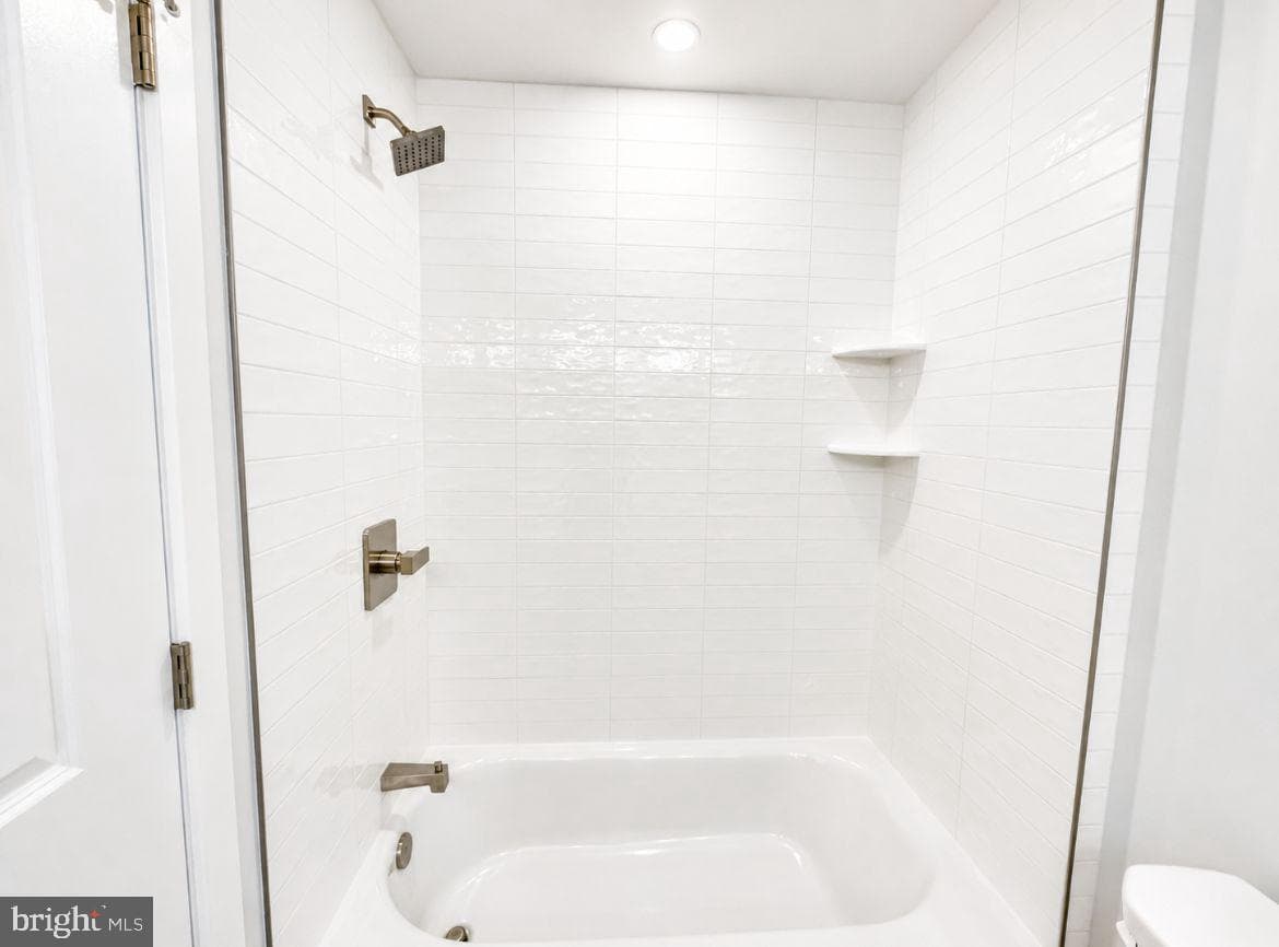 525 Sigel Street photo 17