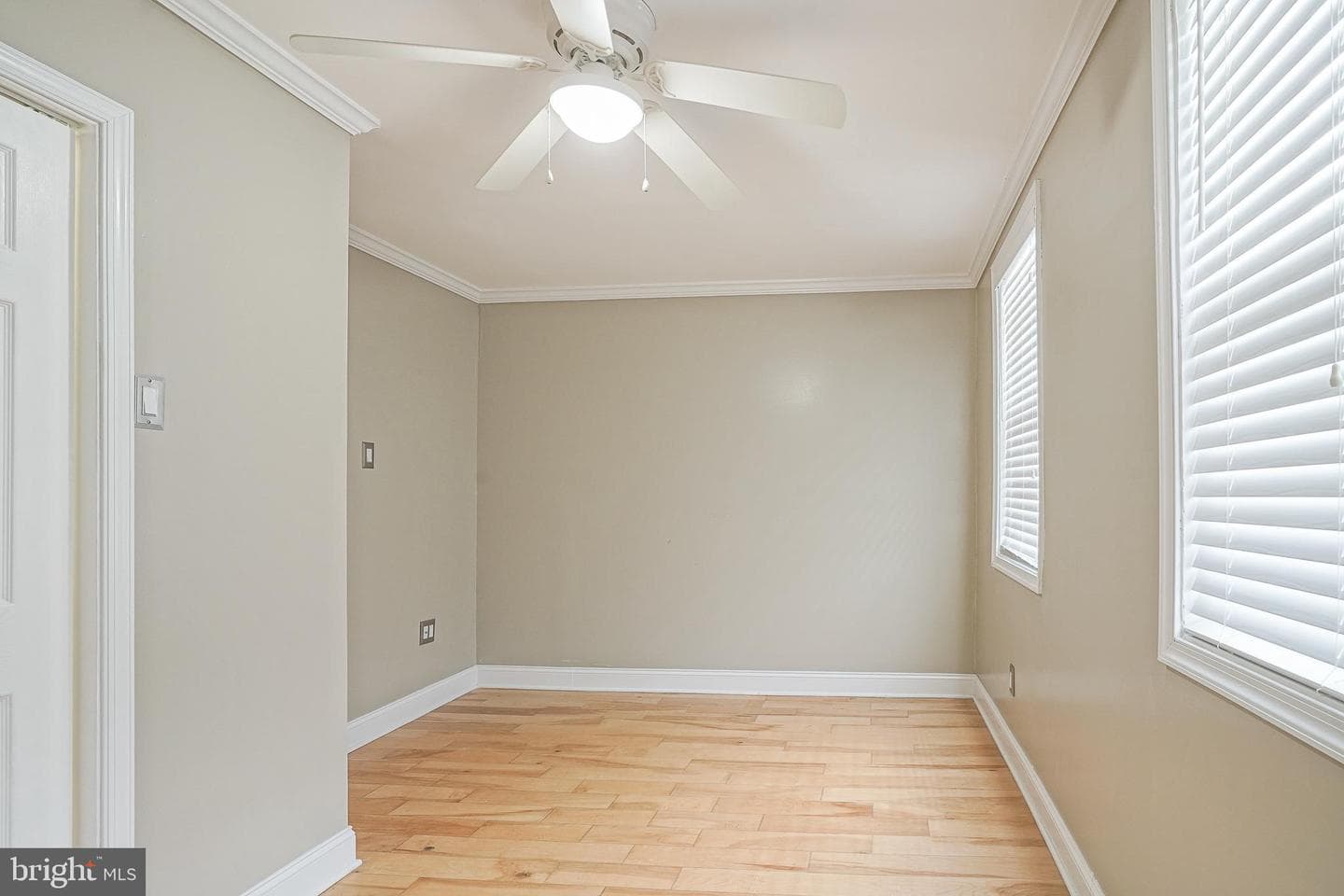 1208 W Oregon Avenue photo 16