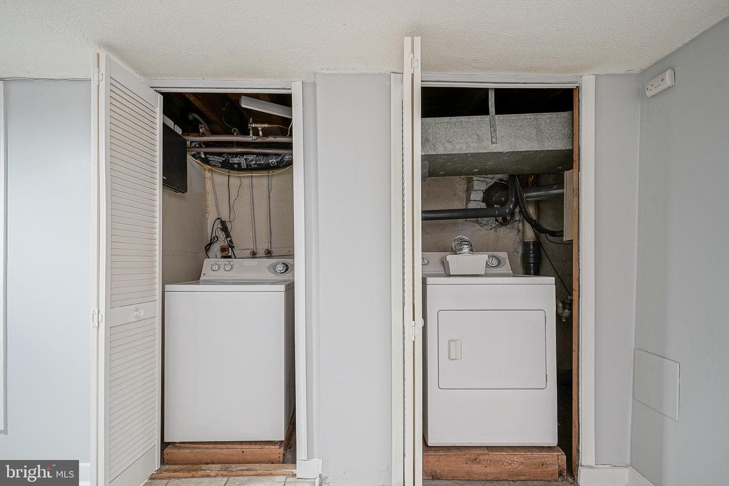 1208 W Oregon Avenue photo 9