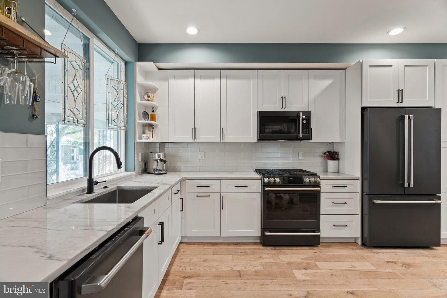 2932 Nicholas Street photo 10