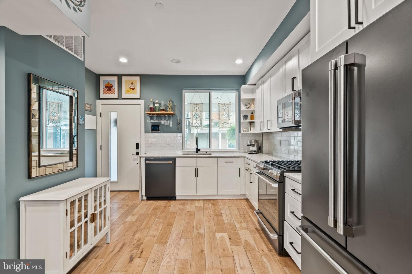 2932 Nicholas Street photo 12