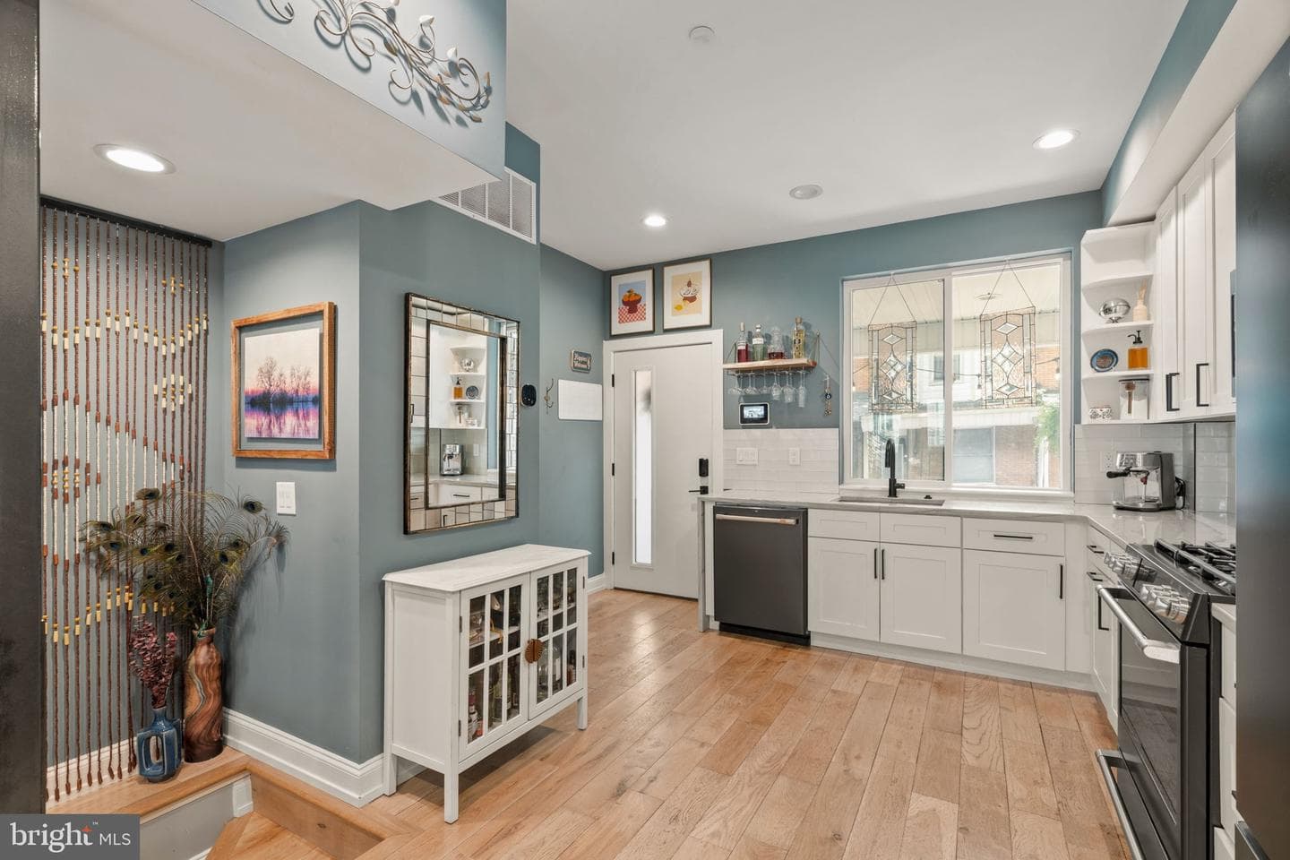 2932 Nicholas Street photo 15