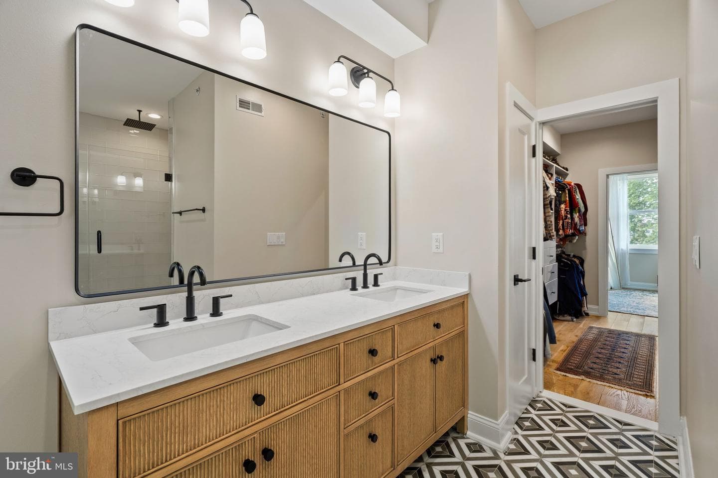 2932 Nicholas Street photo 33