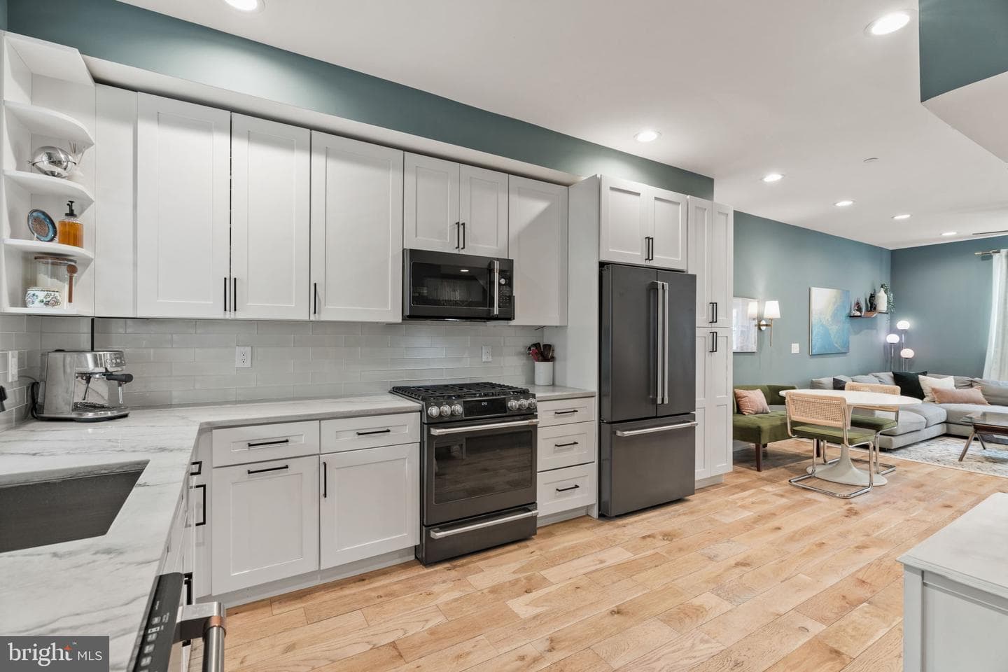 2932 Nicholas Street photo 9