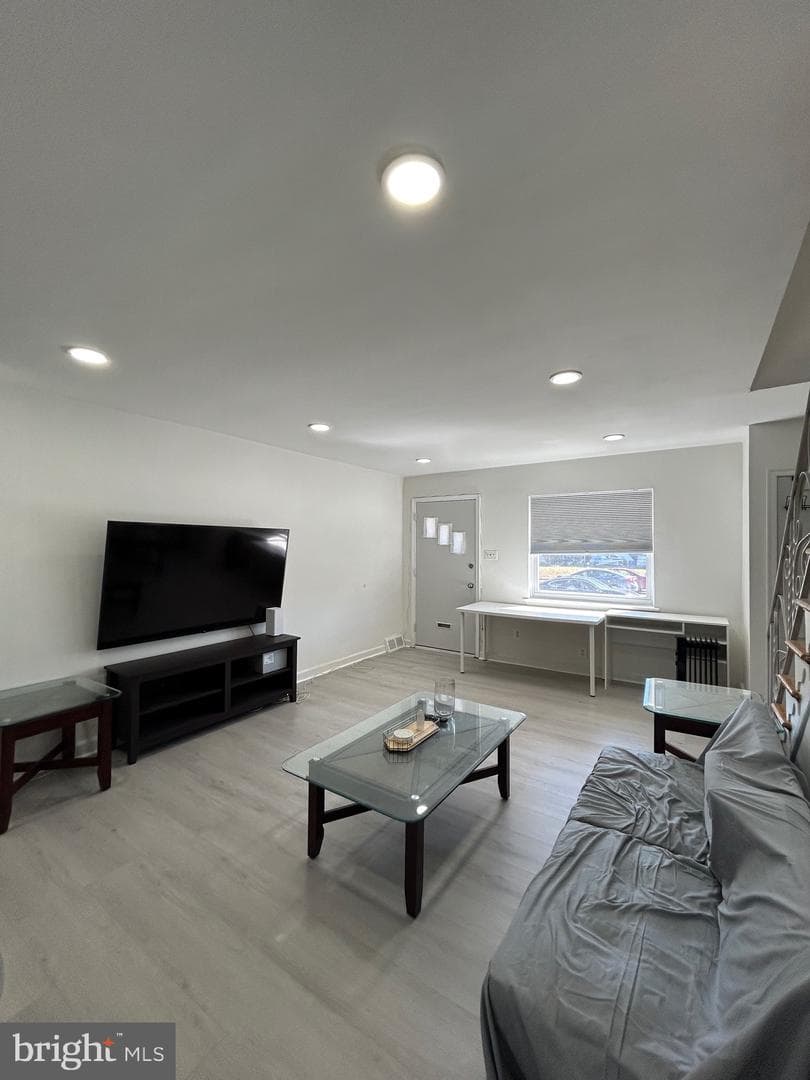 5822 Oakland Street photo 5