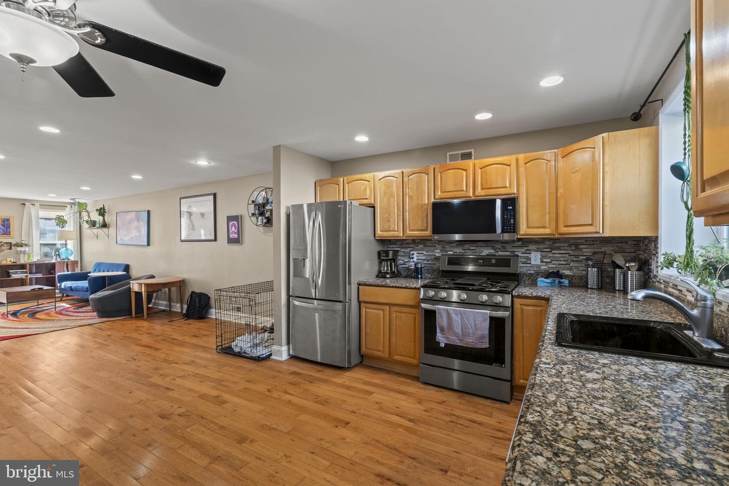 1524 S Iseminger Street photo 7