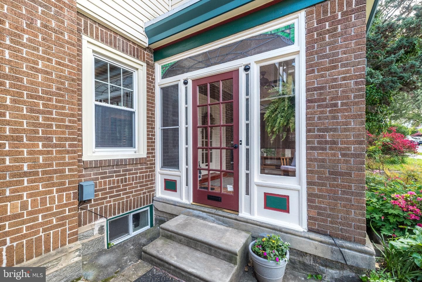 649 Hermitage Street photo 3