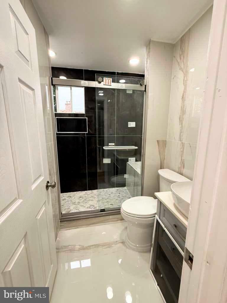 639 E Raymond Street photo 12