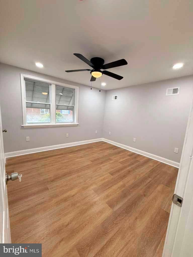 639 E Raymond Street photo 8