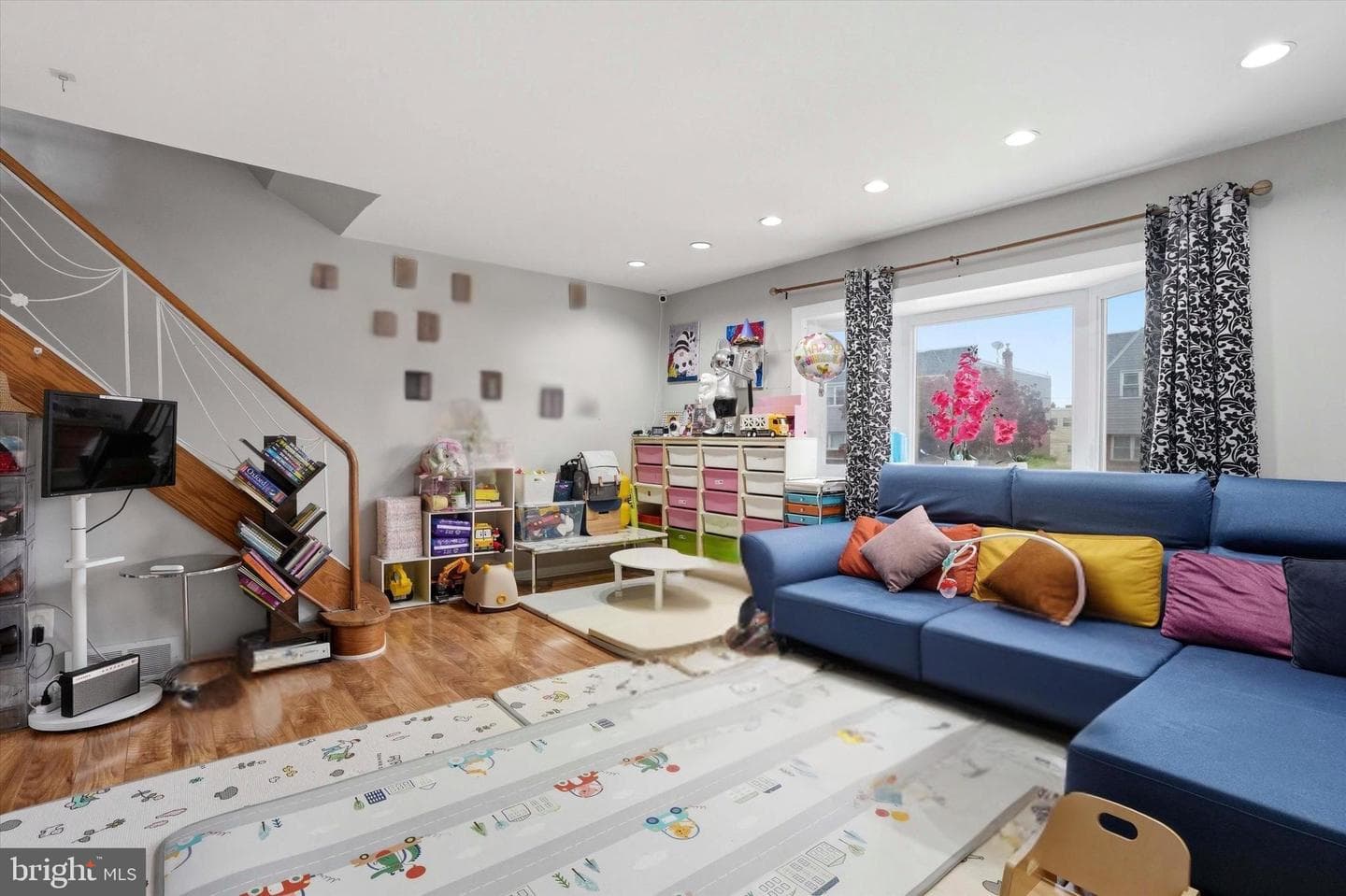 9029 Brous Avenue photo 3