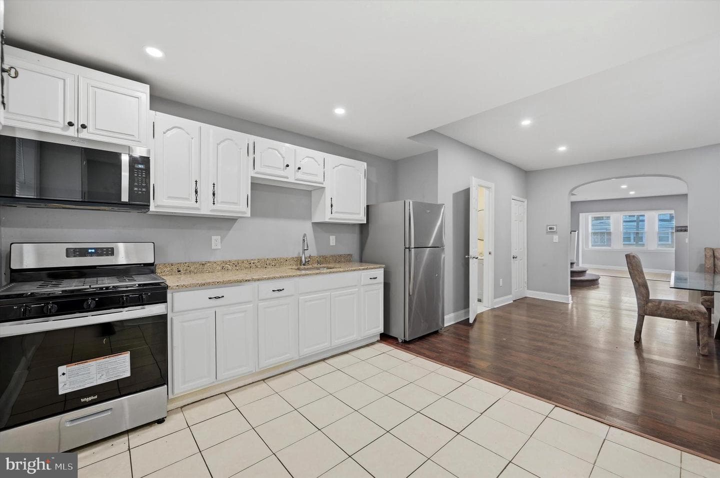 5657 Florence Avenue photo 11