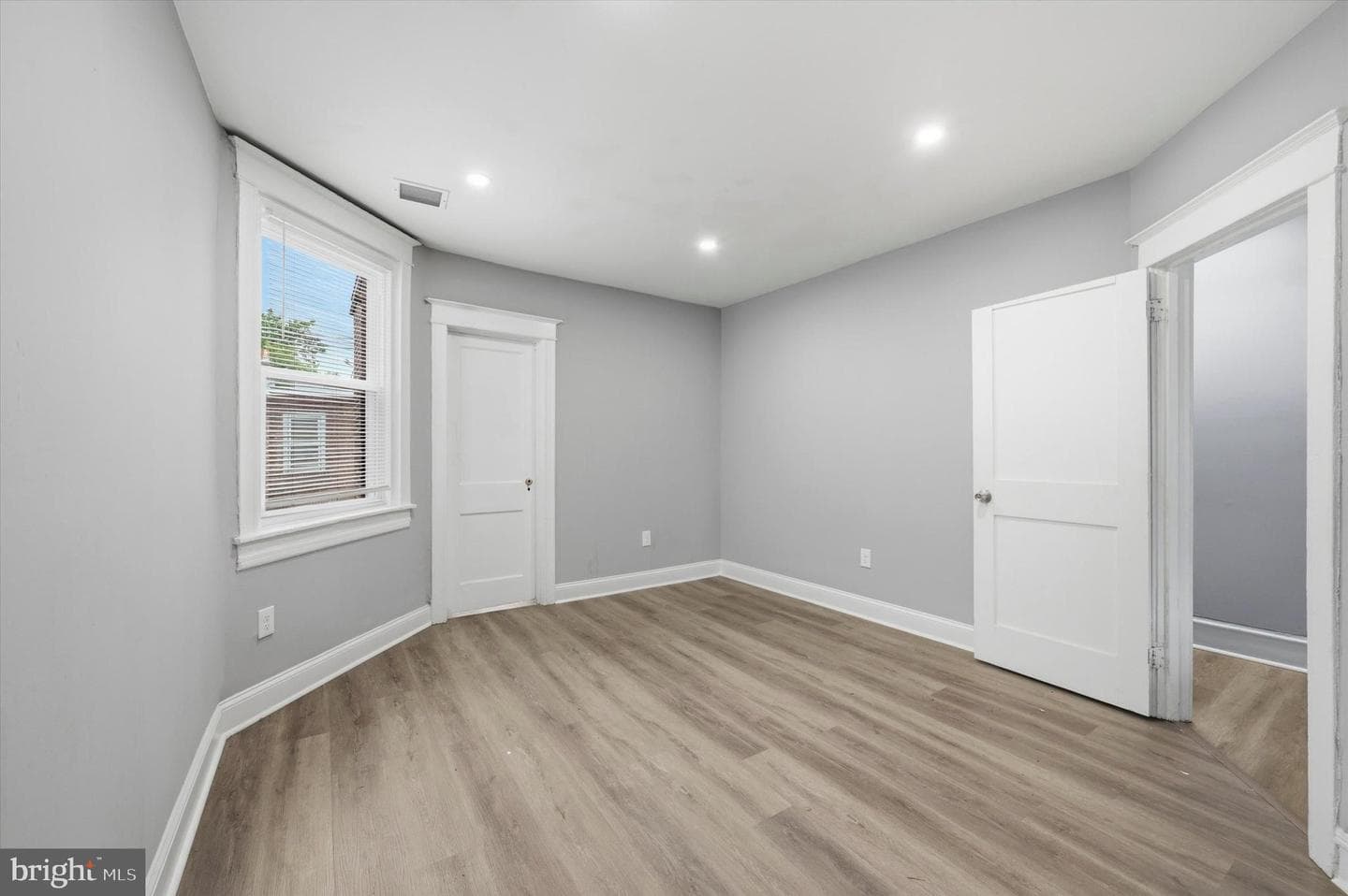 5657 Florence Avenue photo 15