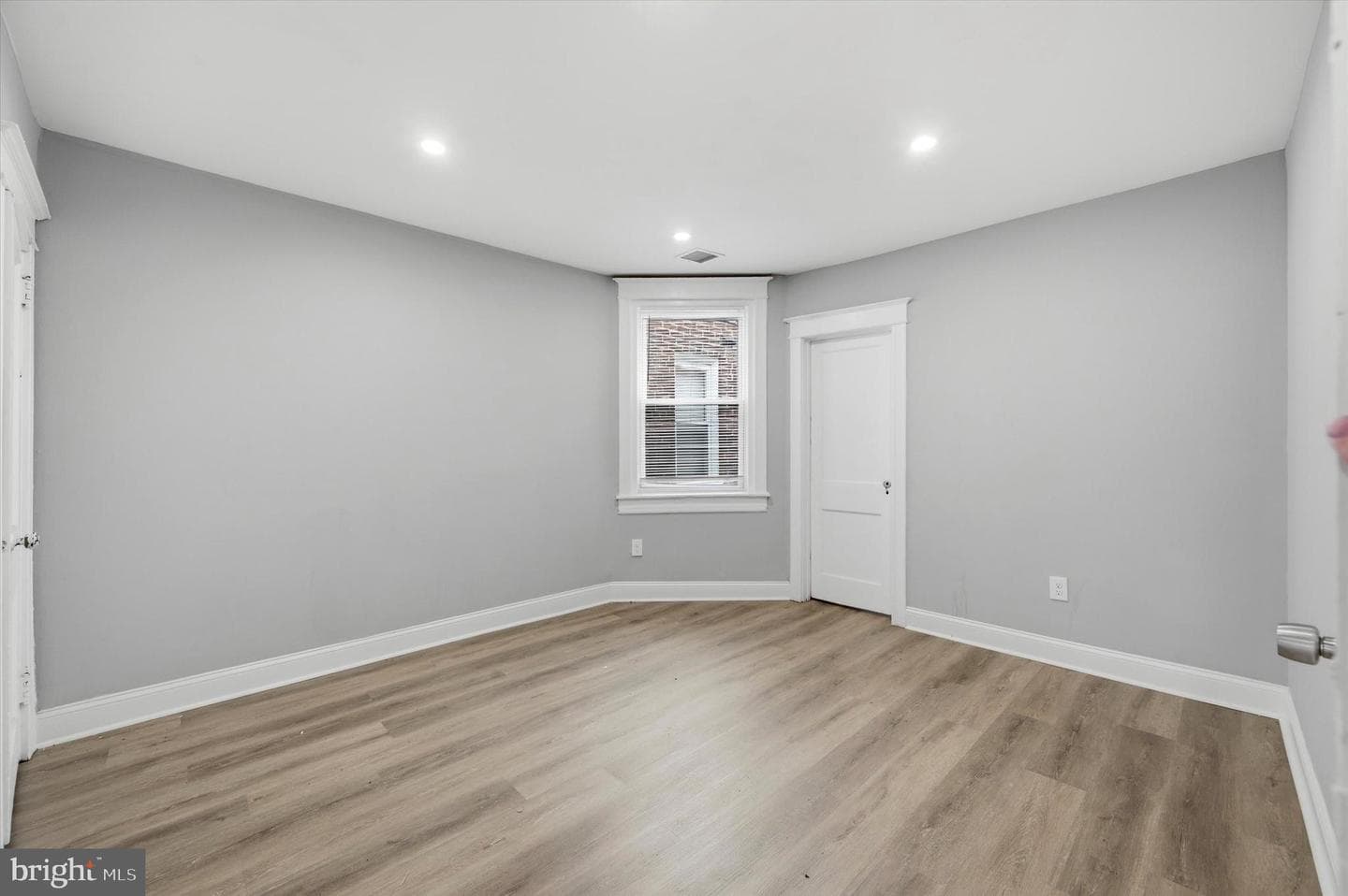 5657 Florence Avenue photo 16