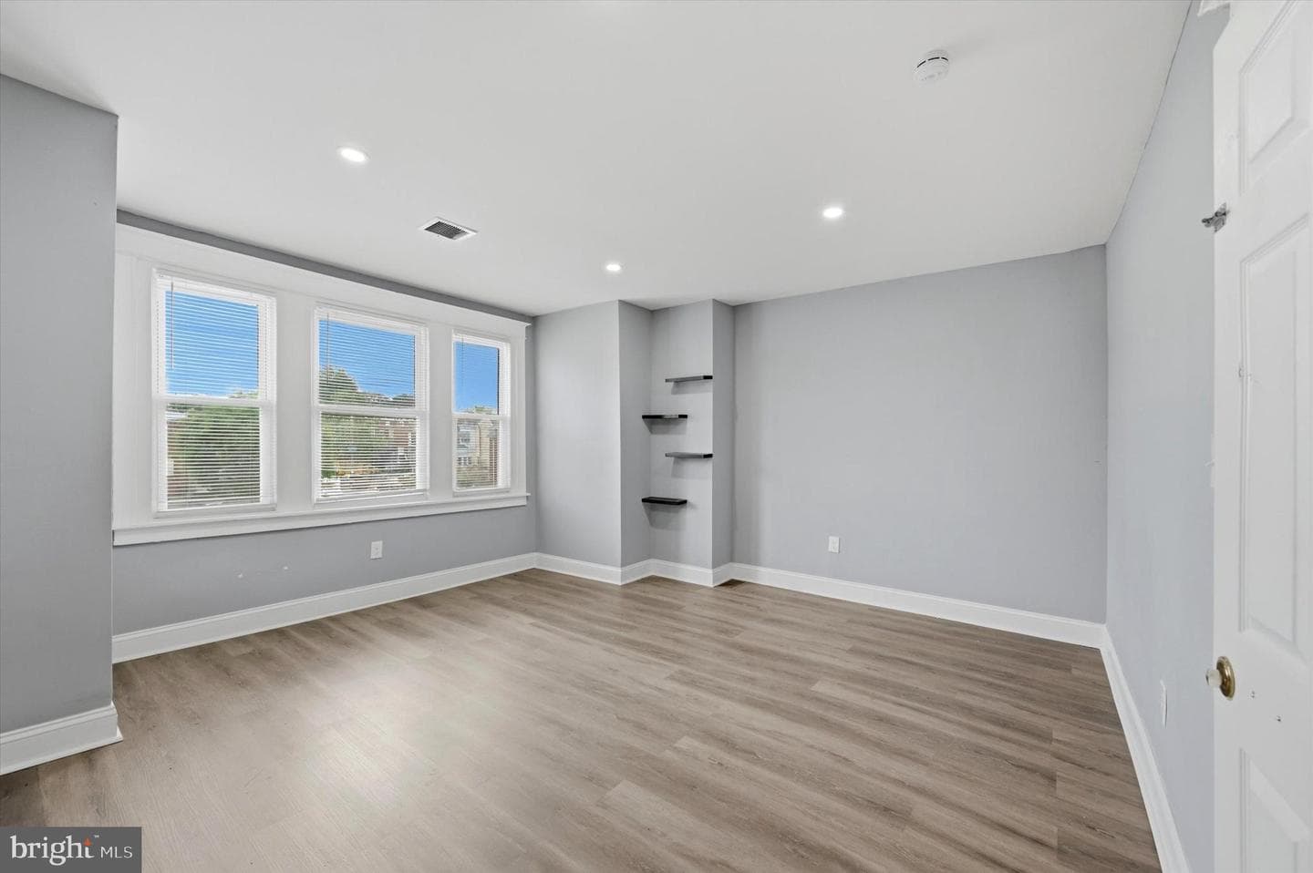 5657 Florence Avenue photo 18