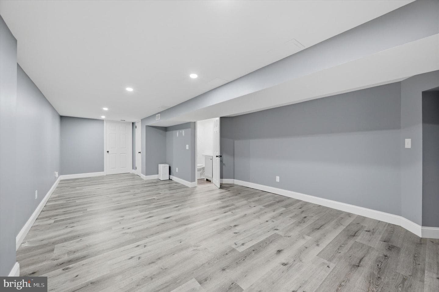 5657 Florence Avenue photo 22