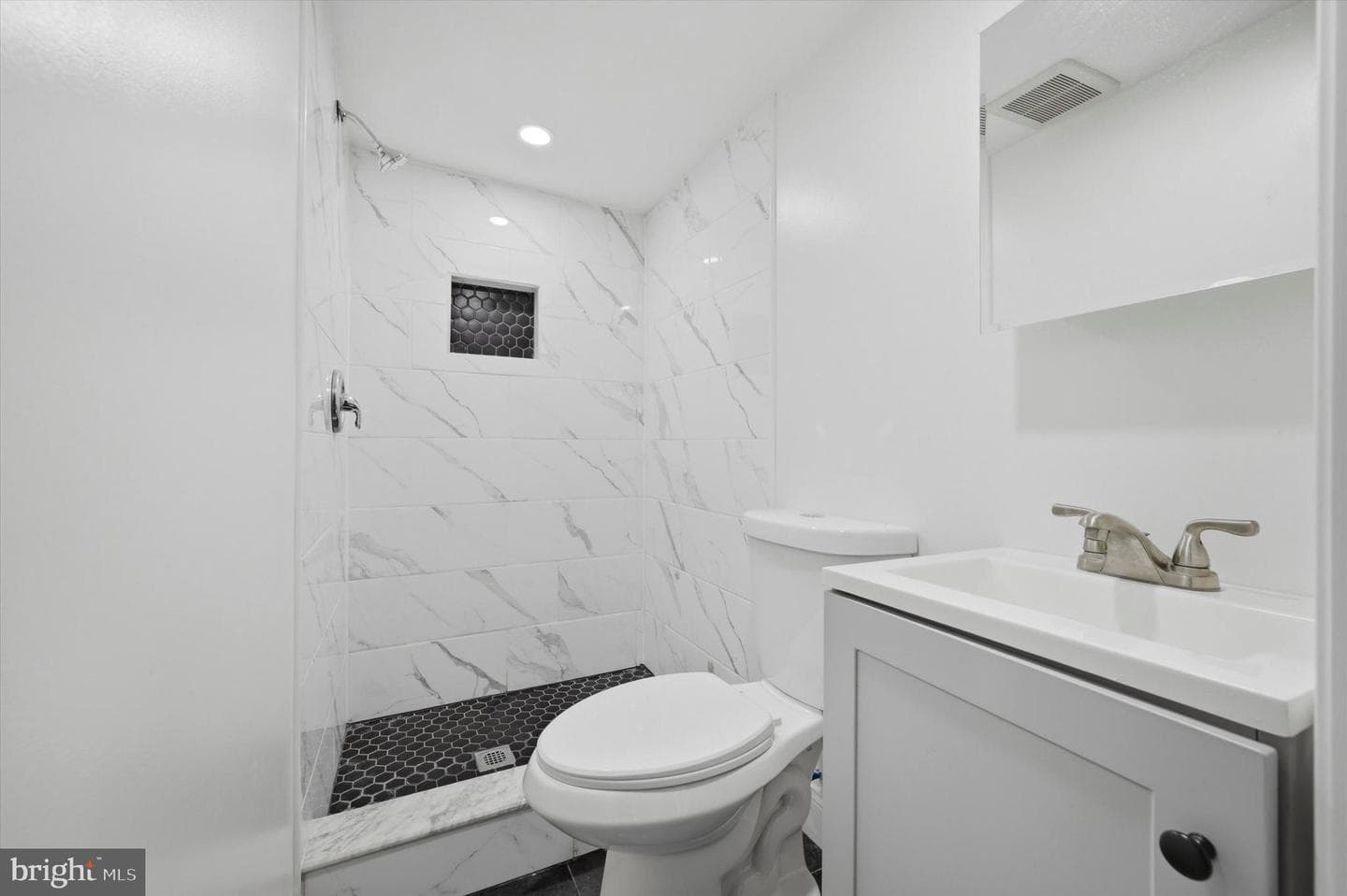 5657 Florence Avenue photo 24