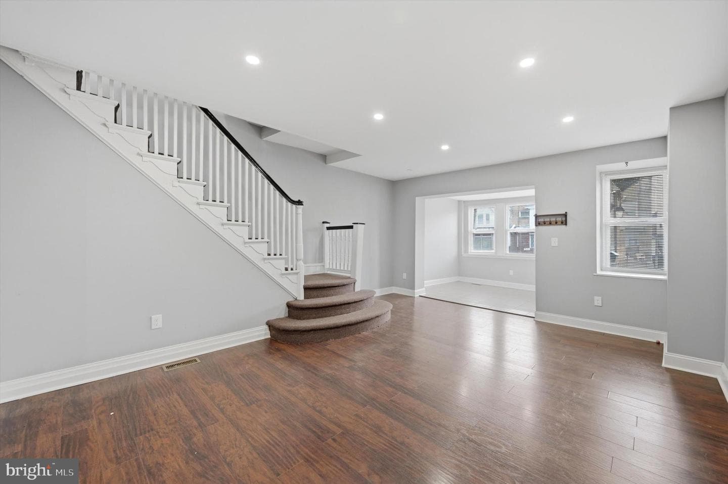 5657 Florence Avenue photo 6