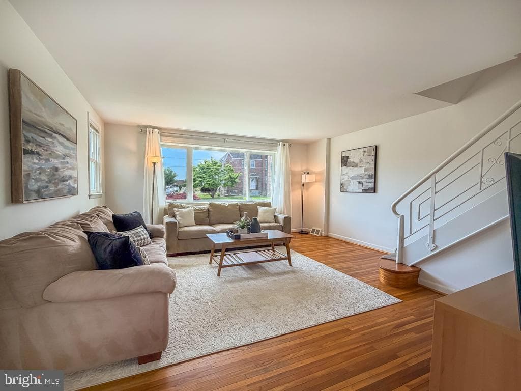 2723 Solly Avenue photo 2