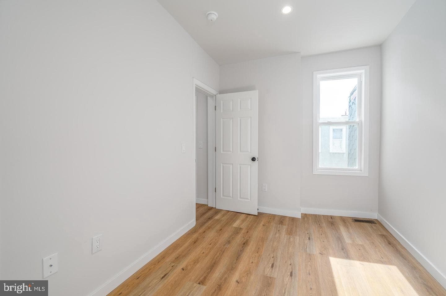438 Dudley Street photo 10