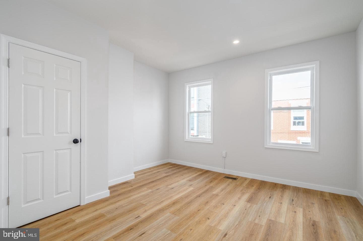 438 Dudley Street photo 12