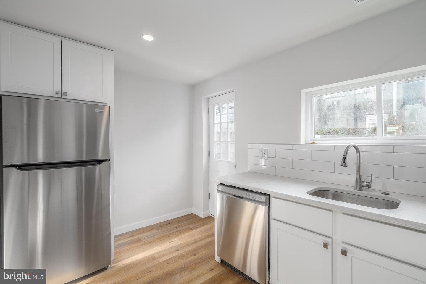 438 Dudley Street photo 6