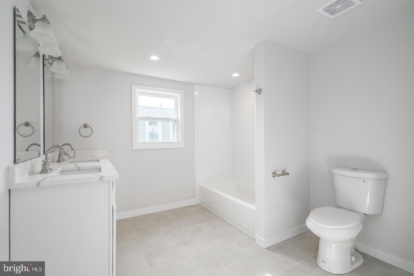 438 Dudley Street photo 8