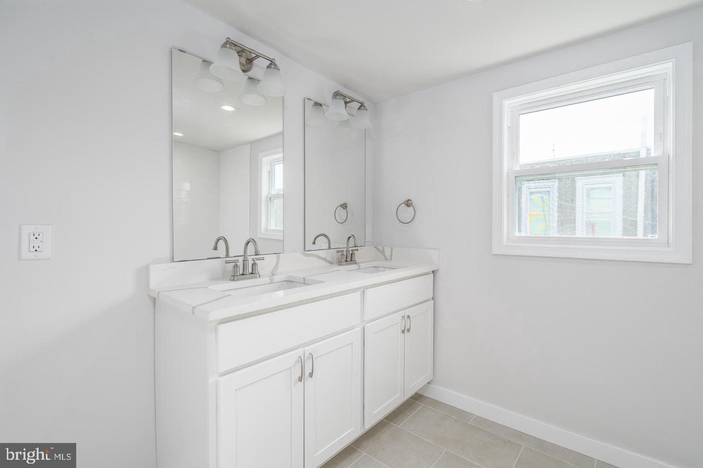 438 Dudley Street photo 9
