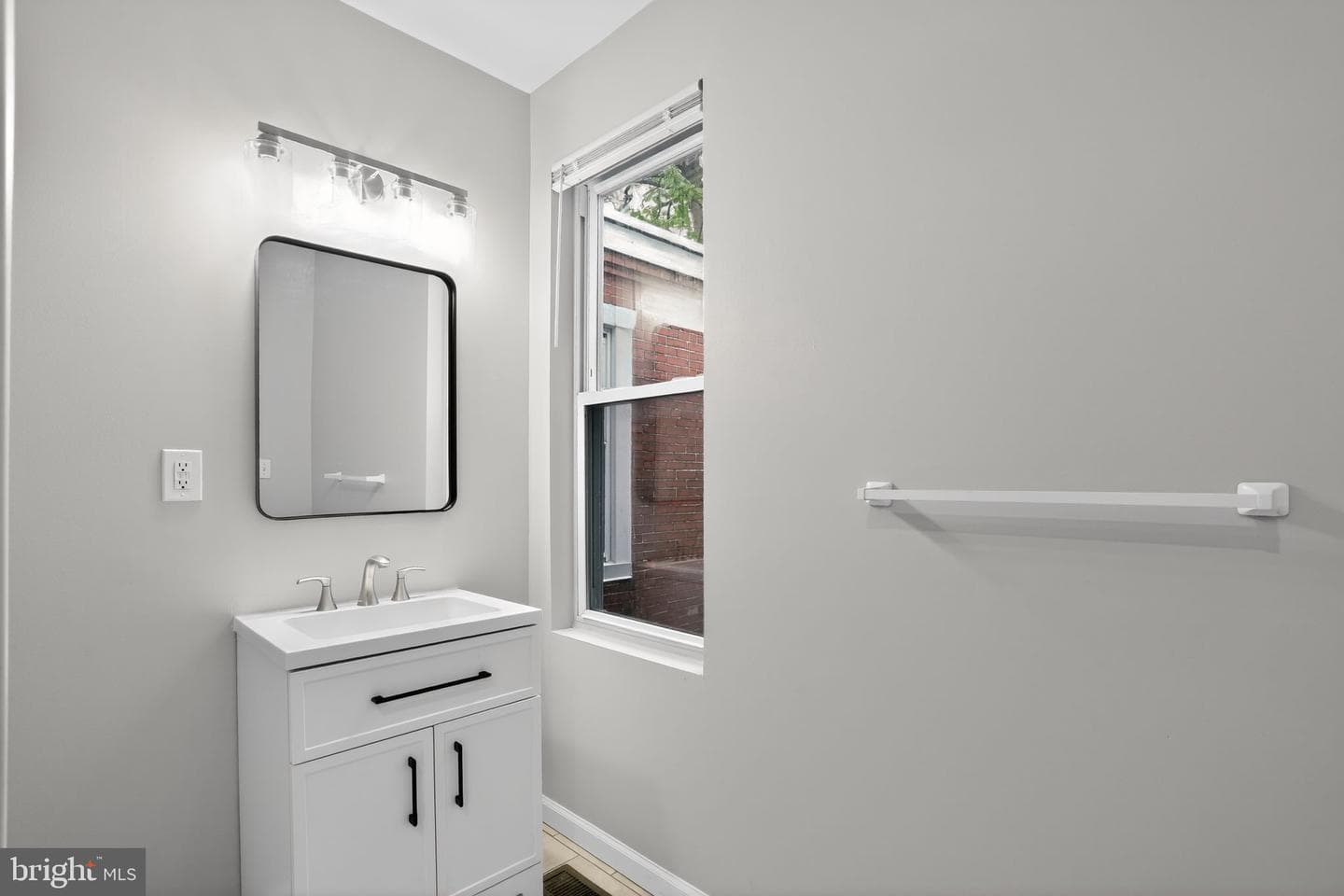 1346 N Dover Street photo 20