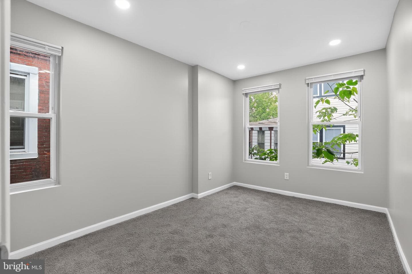 1346 N Dover Street photo 26