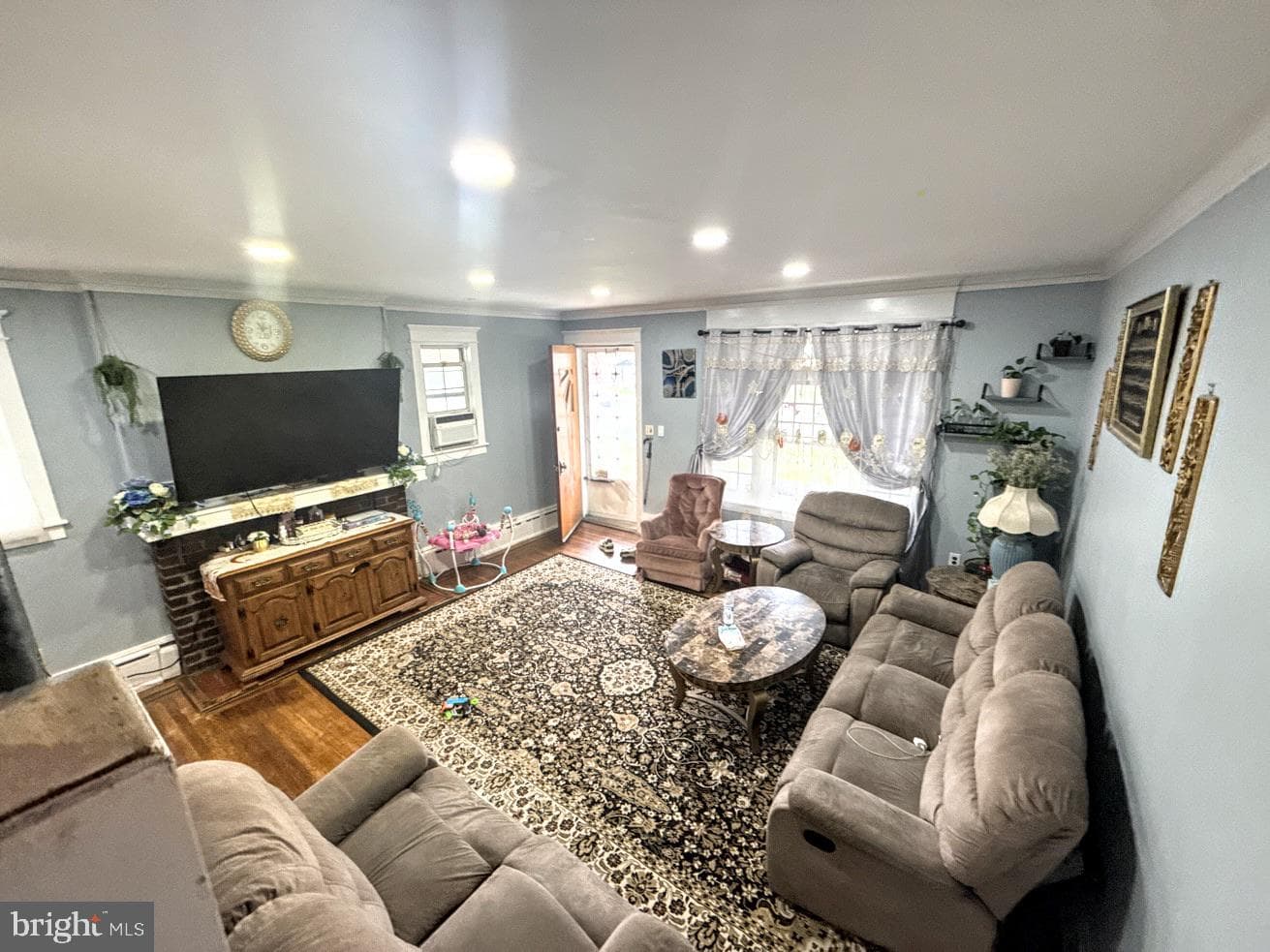 1112 Allengrove Street photo 3