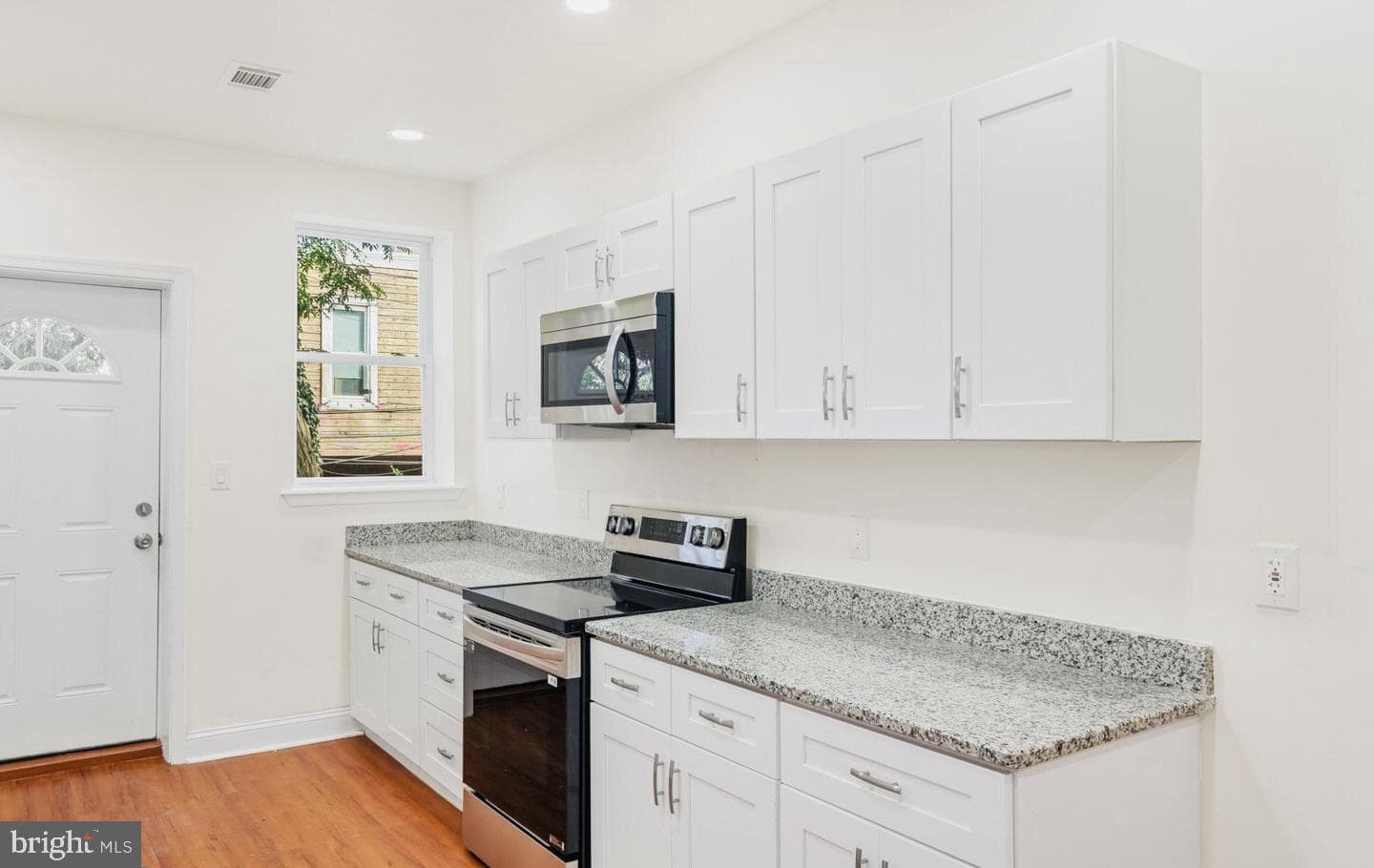 4847 Fairmount Avenue photo 9