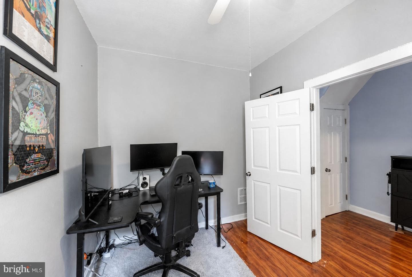 566 Martin Street photo 10
