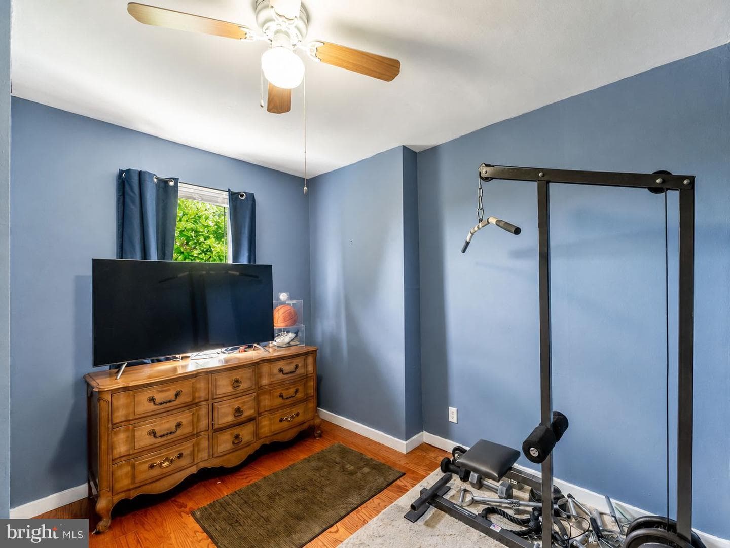566 Martin Street photo 23