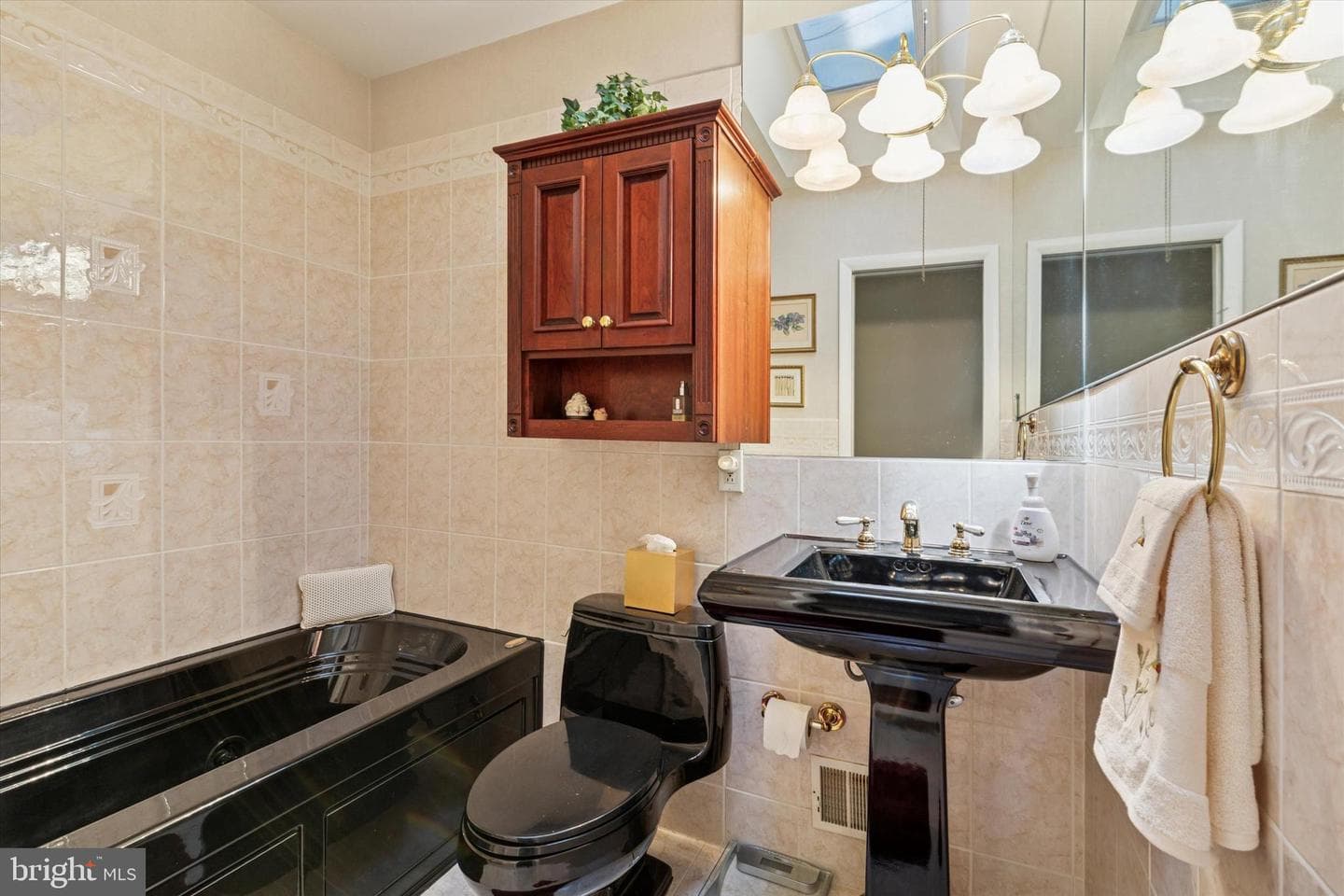 7406 Hill Road photo 17